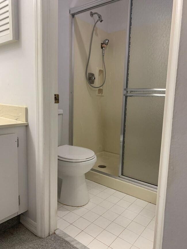 Building Photo - All  Utilities  included  in the rent - 2/...