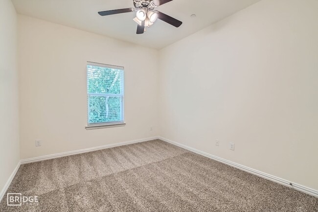 Building Photo - 1412 Lakecrest Ln