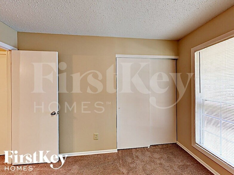 Building Photo - 6417 Pineburr Ct