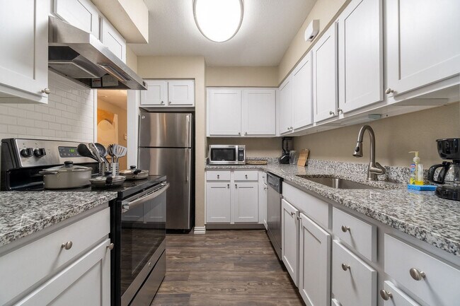 Building Photo - 10020 Regal Park Ln