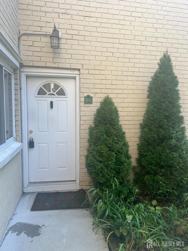 Primary Photo - 18 Lake Ave