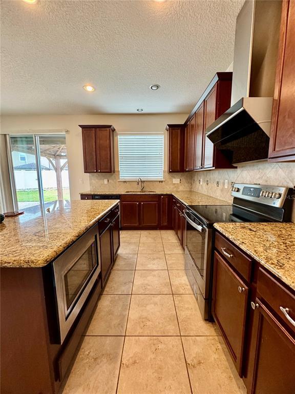 Building Photo - 2504 Amati Dr