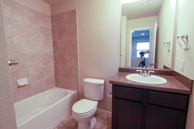 Building Photo - 3 Bedroom, 2.5 Bath Home in East Austin's ...