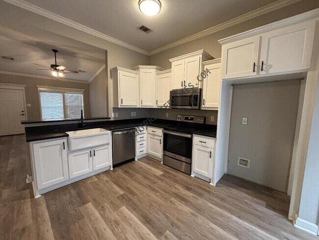 Building Photo - 30 Woodhaven Dr