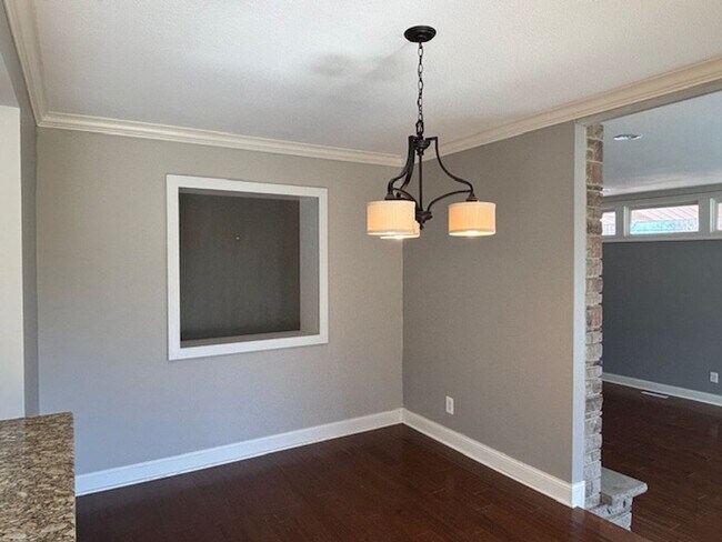 Building Photo - Available NOW! Gorgeous 3BR/2 BA Unit in Hastings!
