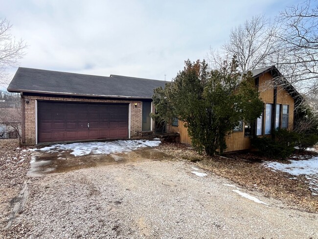 Building Photo - 3 bedroom 2 bath home close to Ft Wood mai...