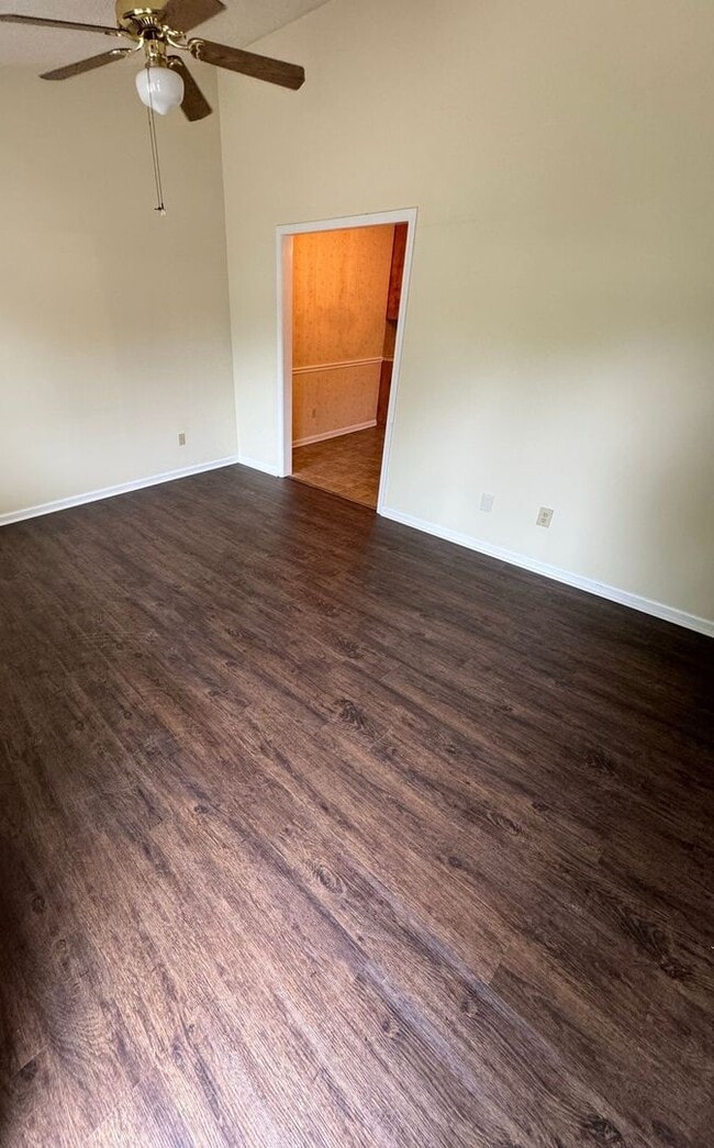 Building Photo - Two-Bedroom, 1.5 Bathroom Corner Condo at ...