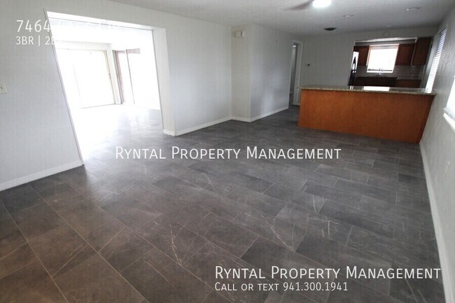 Building Photo - 7464 Cass Cir