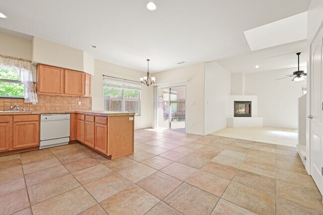 Building Photo - 1 MO. FREE RENT WITH 2 YR. LEASE!  Bright Tierra Contenta Retreat