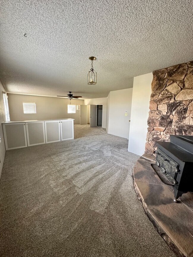 Building Photo - Beautiful Country Home! With Bonus Office/Den Room