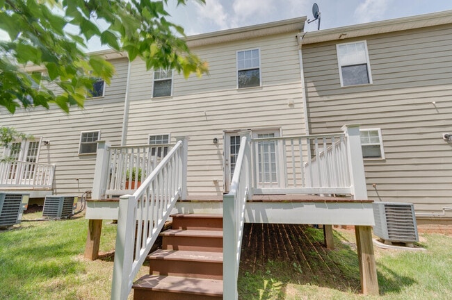 Building Photo - 2170 Saranac Ct