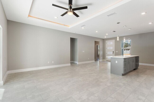 Building Photo - Deposit-Free! Get $1,000 OFF your first mo...