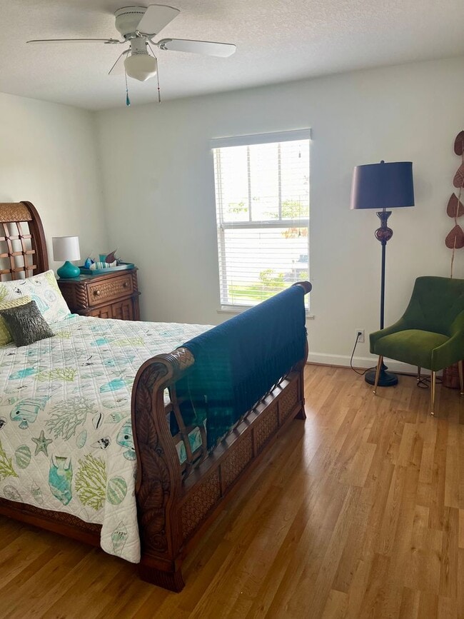 Building Photo - In the Heart of Tradition--3/2.5/2 Townhome!