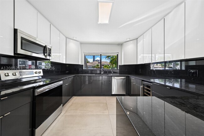 Building Photo - 536 Hibiscus Dr