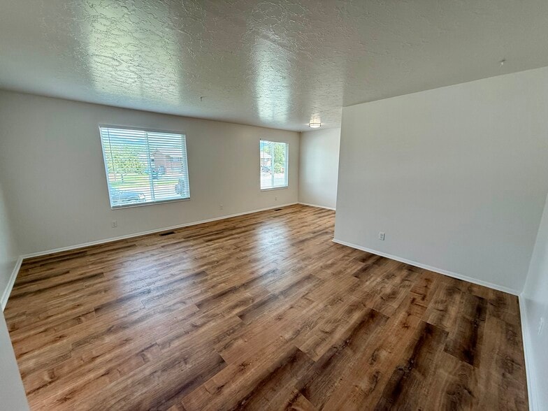 Building Photo - 4777 S 1800 W