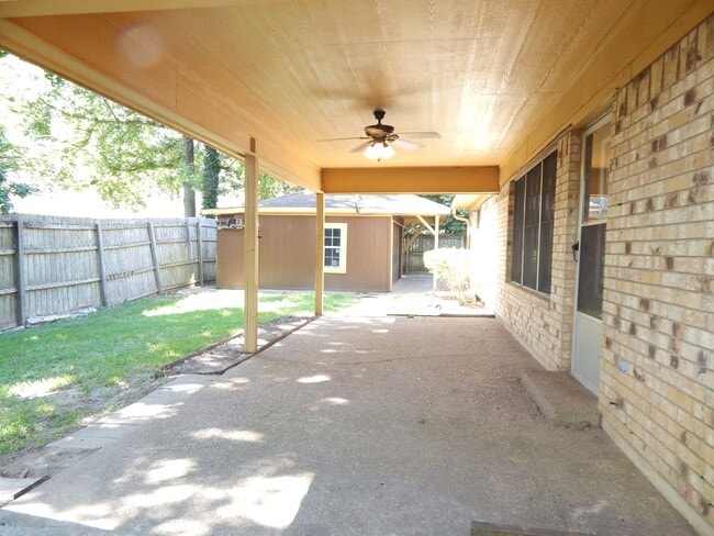 Building Photo - Gorgeous 3 Bedroom Home w/Workshop in Tyler!