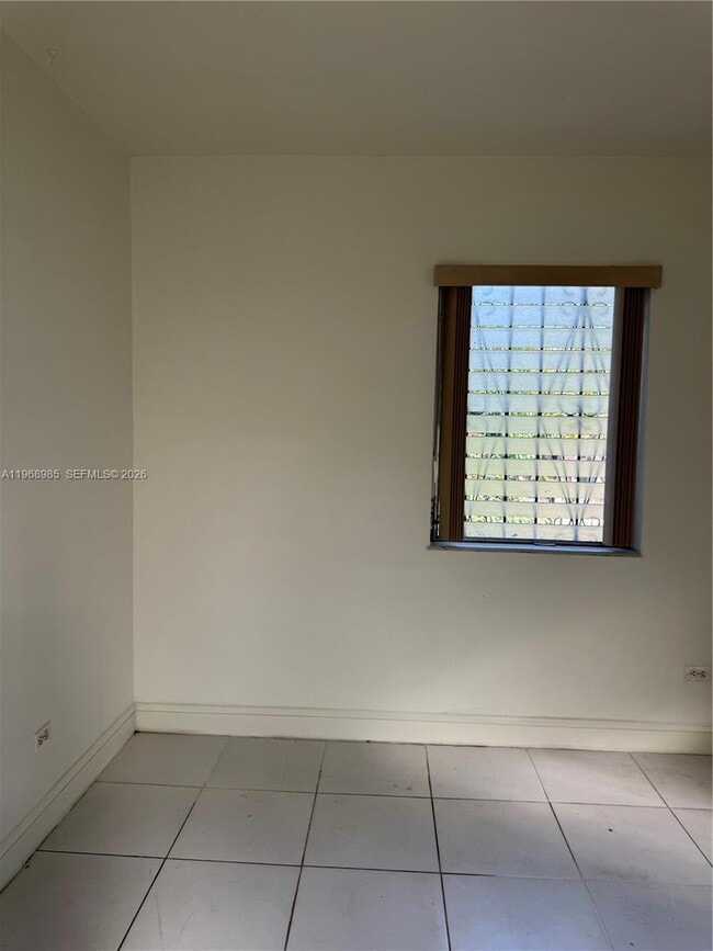 Building Photo - 480 NE 127th St