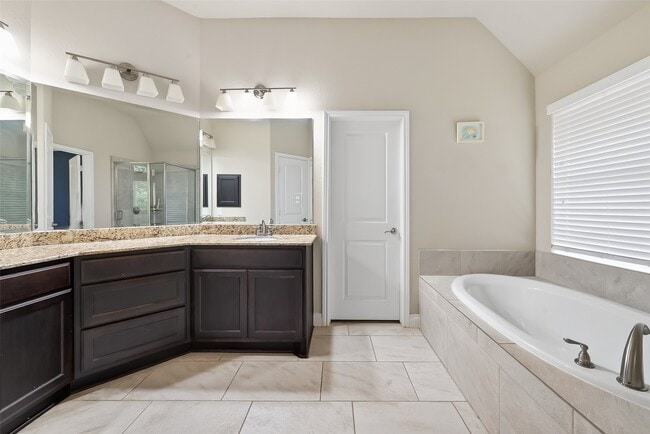 Building Photo - 18011 Begbie Path