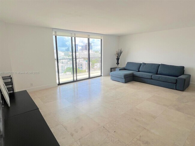 Building Photo - 1800 Collins Ave