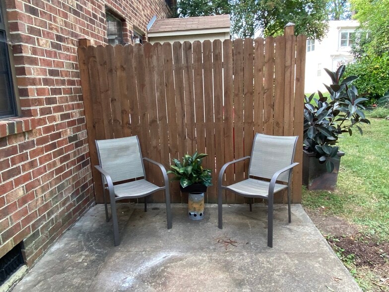 Patio - 105 Fidelity St