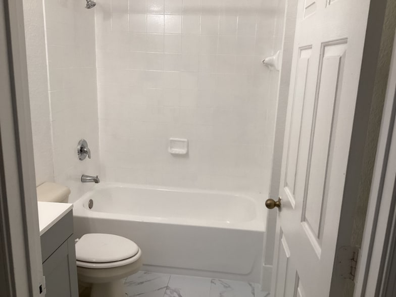 Building Photo - 2736 SE 15th Rd