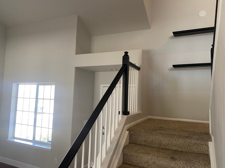 Front Room - 2526 WOODROSE PL