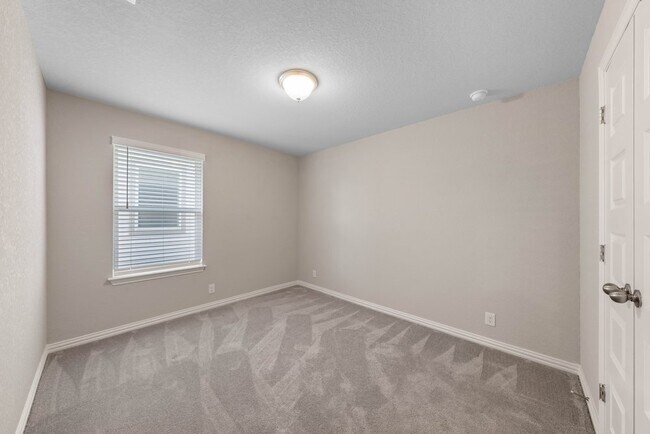 Building Photo - Stylish 3-Bed Home with Pool Access, Island Kitchen & Fenced Yard in New Braunfels