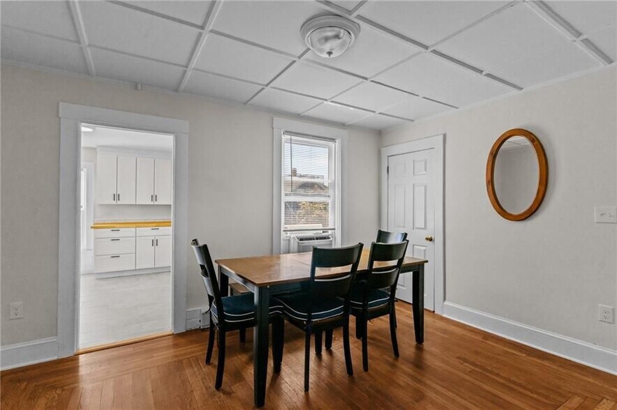 Building Photo - 11 Young St