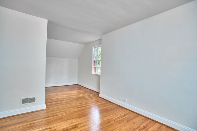 Building Photo - 2020 Pershing St