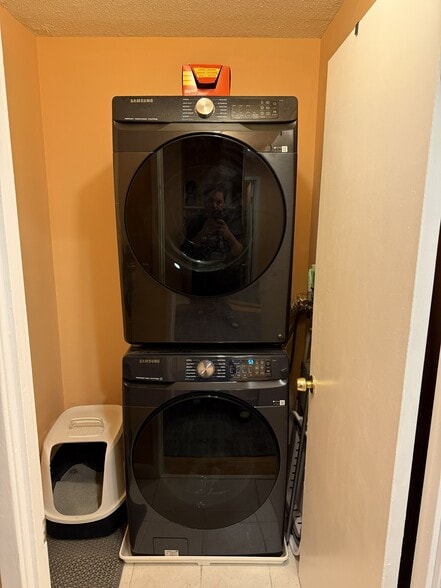 In unit washer and dryer - 5901 Mt Eagle Dr