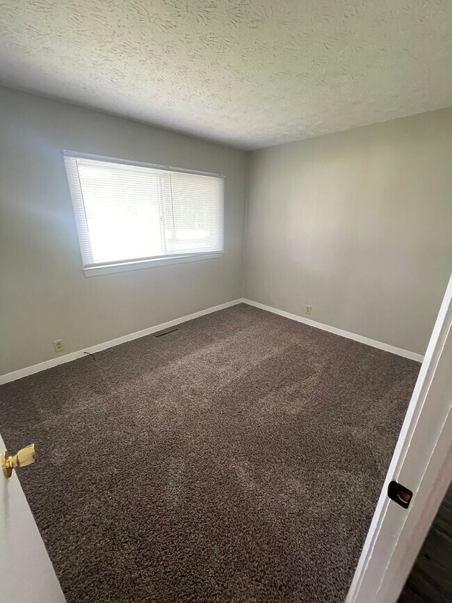 Building Photo - 3 Bedroom 1.5 Bath House in West Lafayette