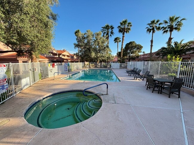 Building Photo - Stunning 3Bed/2Bath/2Car 1st Floor Condo with Private Yard, and Luxurious Amenities!