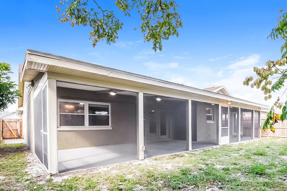 Building Photo - 1012 Hornbeam St