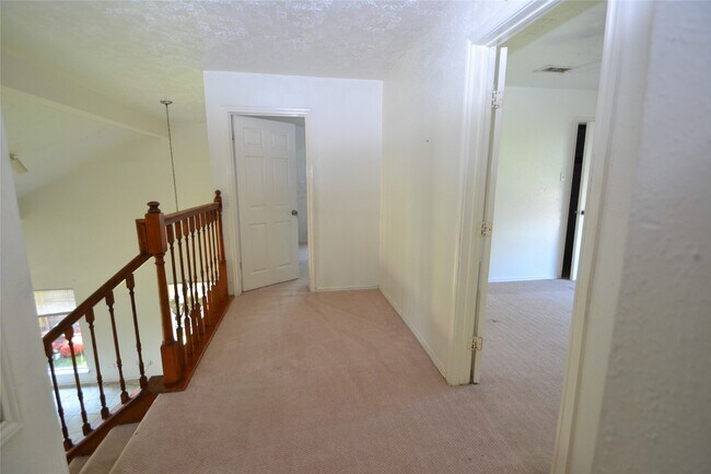 Building Photo - 12410 Meadow Briar Dr