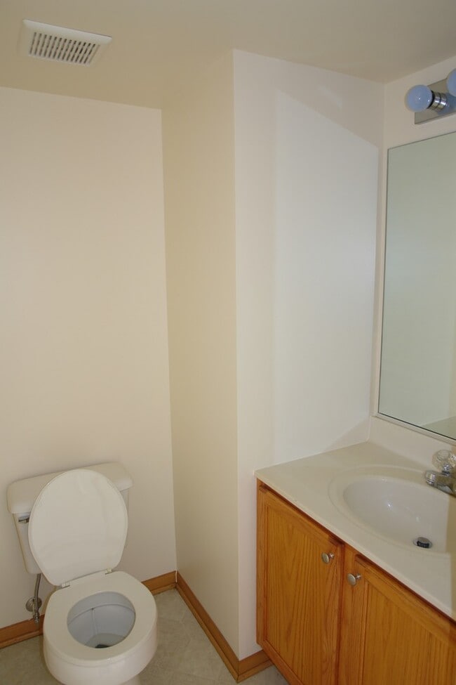 Building Photo - 2164 N Cheswick Ct