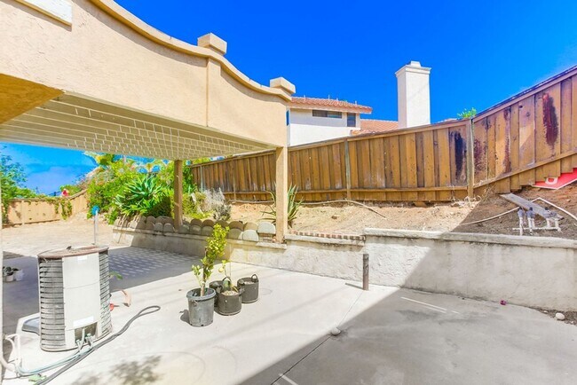 Building Photo - Charming Two Story 3 BR Home Available Mid June!