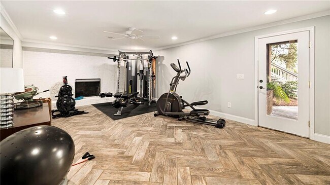 Building Photo - 2270 Emerald Dr