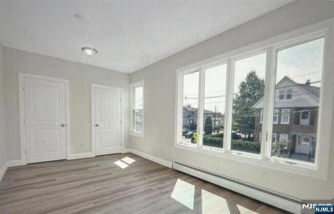 Building Photo - 453 Banta Ave