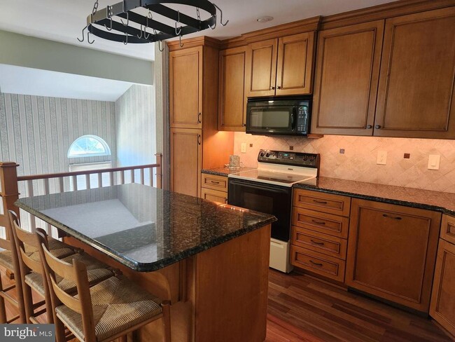 Building Photo - 22016 Beacon Hill Dr