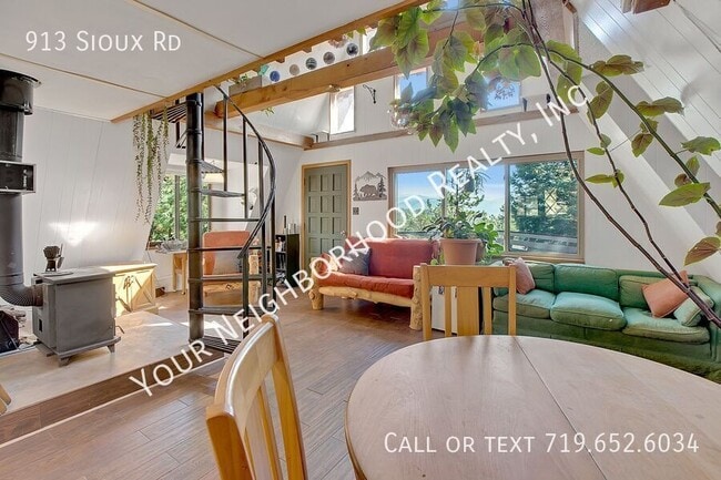 Building Photo - 913 Sioux Rd