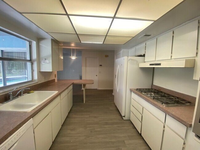 Building Photo - 3/2 Split Plan Pool Home in Indian Trails - Available 8/7