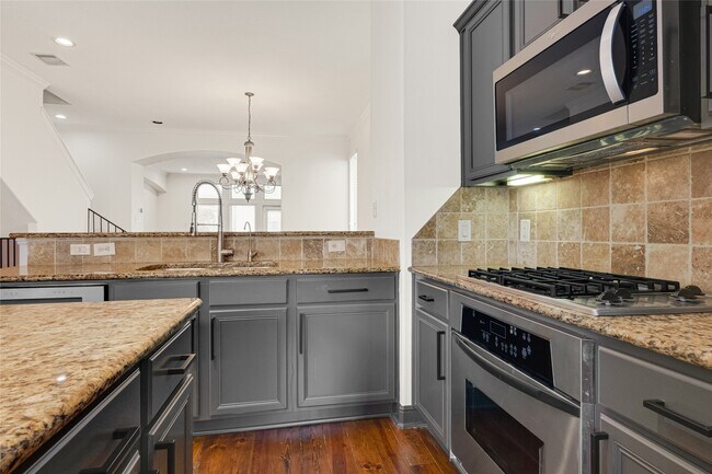 Building Photo - 5509 Darling St