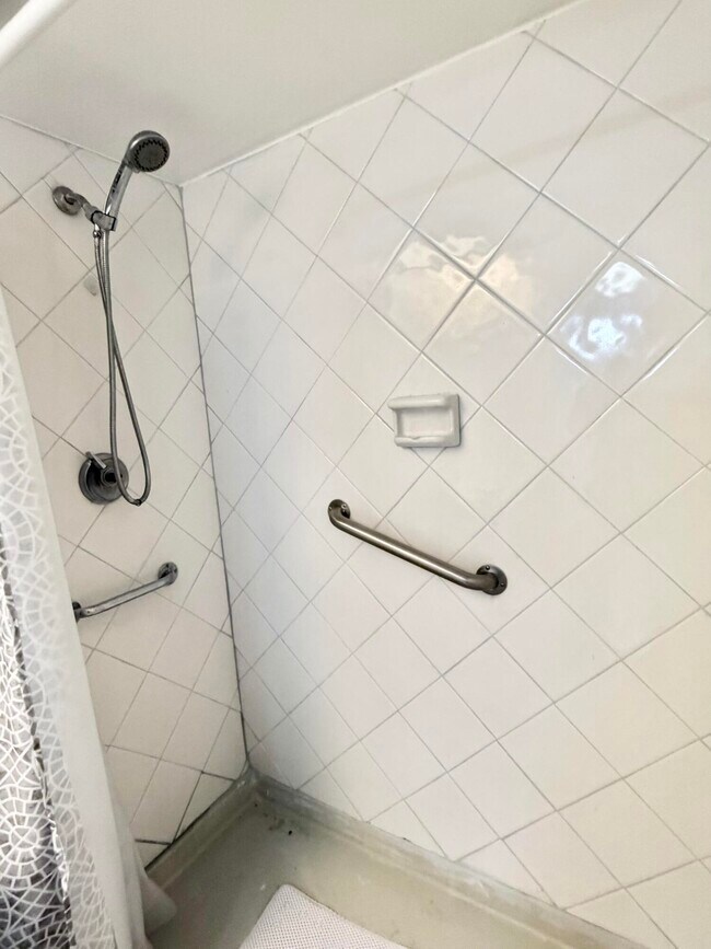 Building Photo - 1101 Bahama Bend