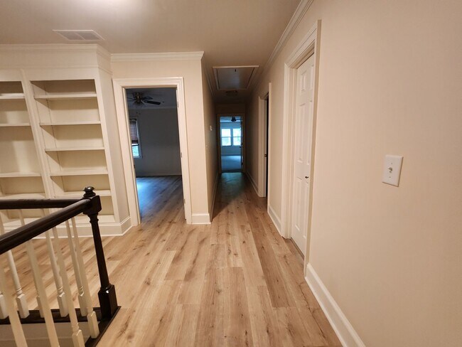 Building Photo - Executive Rental in Lake Redwine Community, 4 Bedrooms and 2.5 Baths 2 Car Garage - Newnan, GA