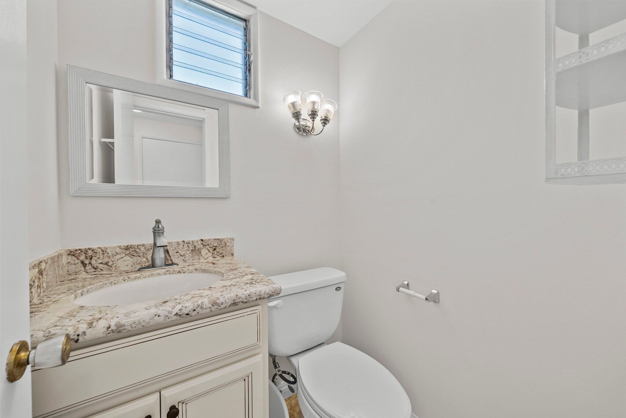 Bathroom 2 - 19156 Avenue of the Oaks