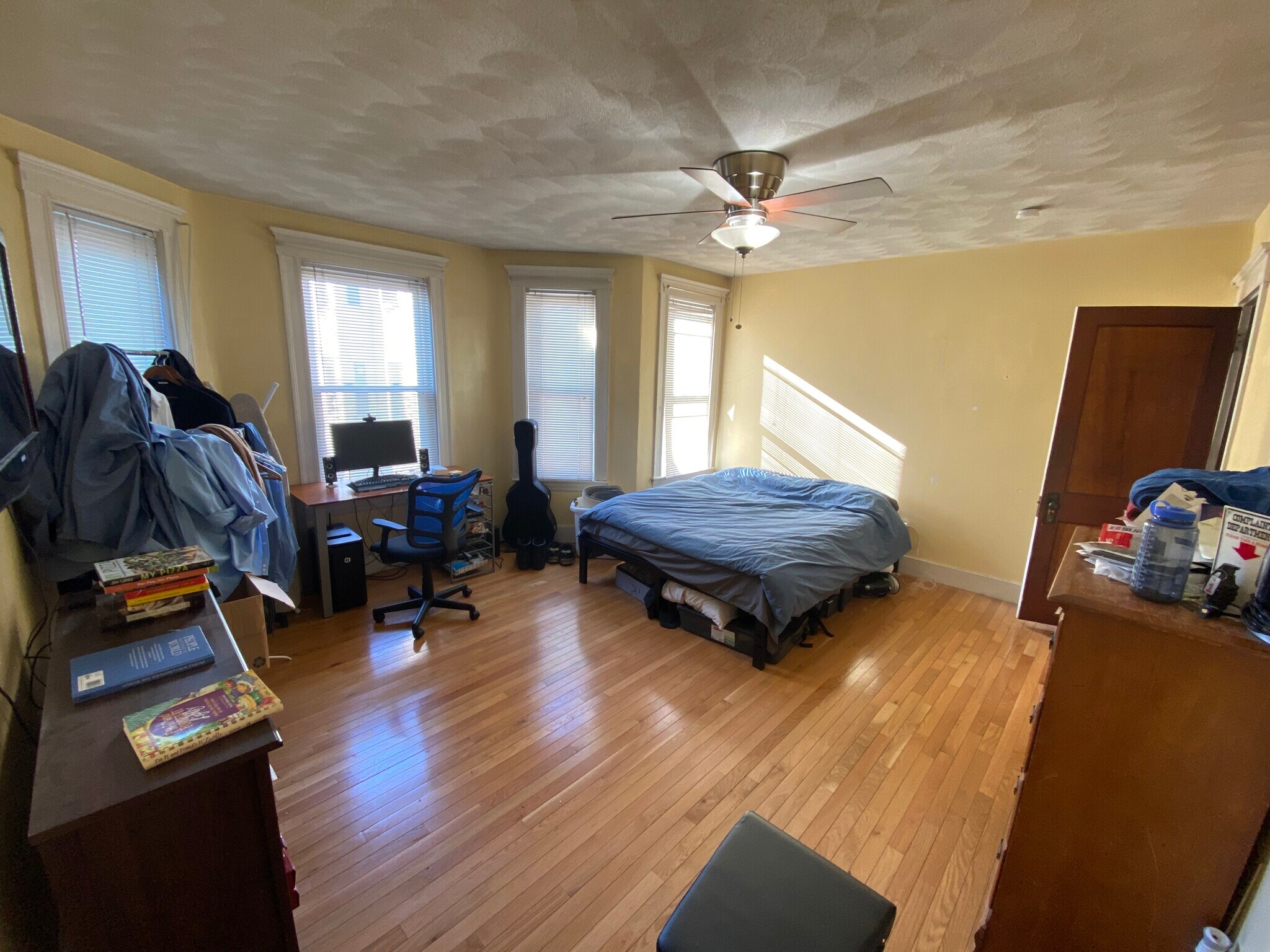 Building Photo - 221 Holland St