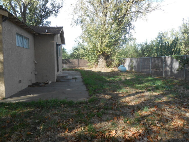 Building Photo - Cute 2 Bedroom, 1 Bathroom Home in the orchards!
