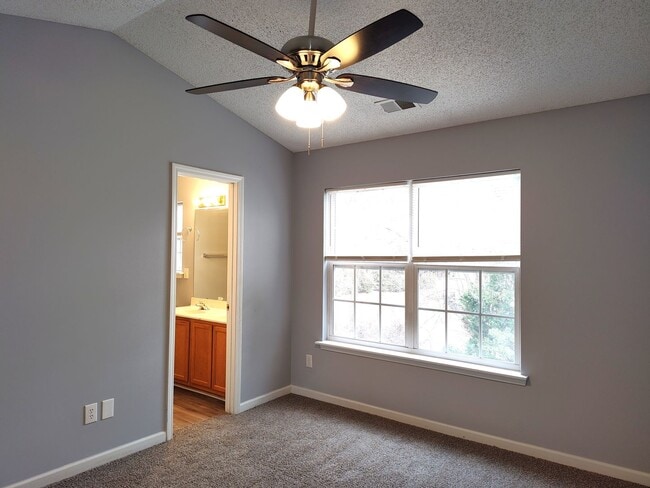 Building Photo - Pristine 2 Story townhome located in the Bennington Place Community!