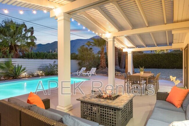 Building Photo - 915 E Racquet Club Rd