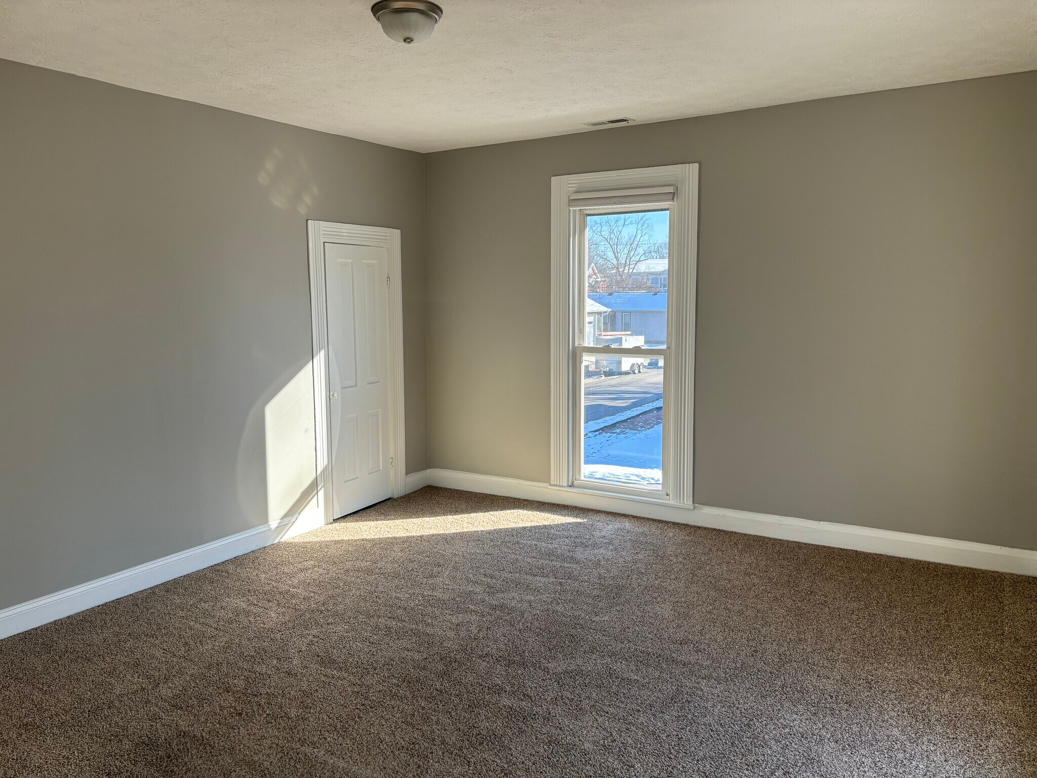 Bedroom with view of closet door - 1394 Wayne St